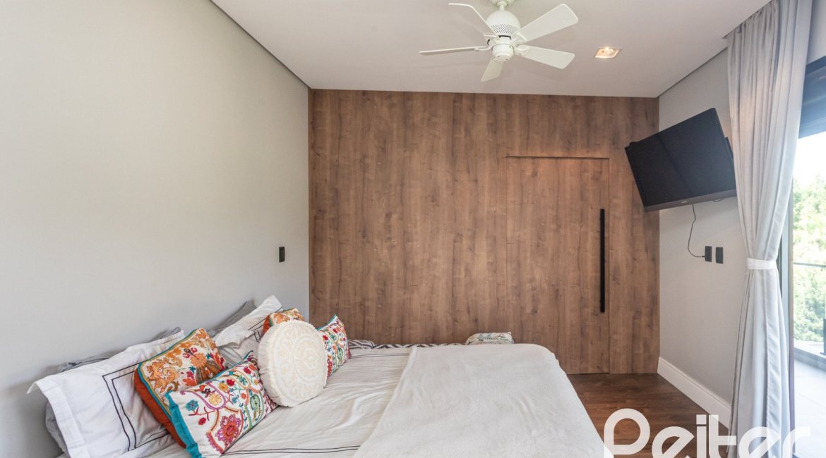 Casa em Condomínio à venda com 300m², 3 dormitórios, 3 suítes, 4 vagas, no bairro Alphaville em PORTO ALEGRE