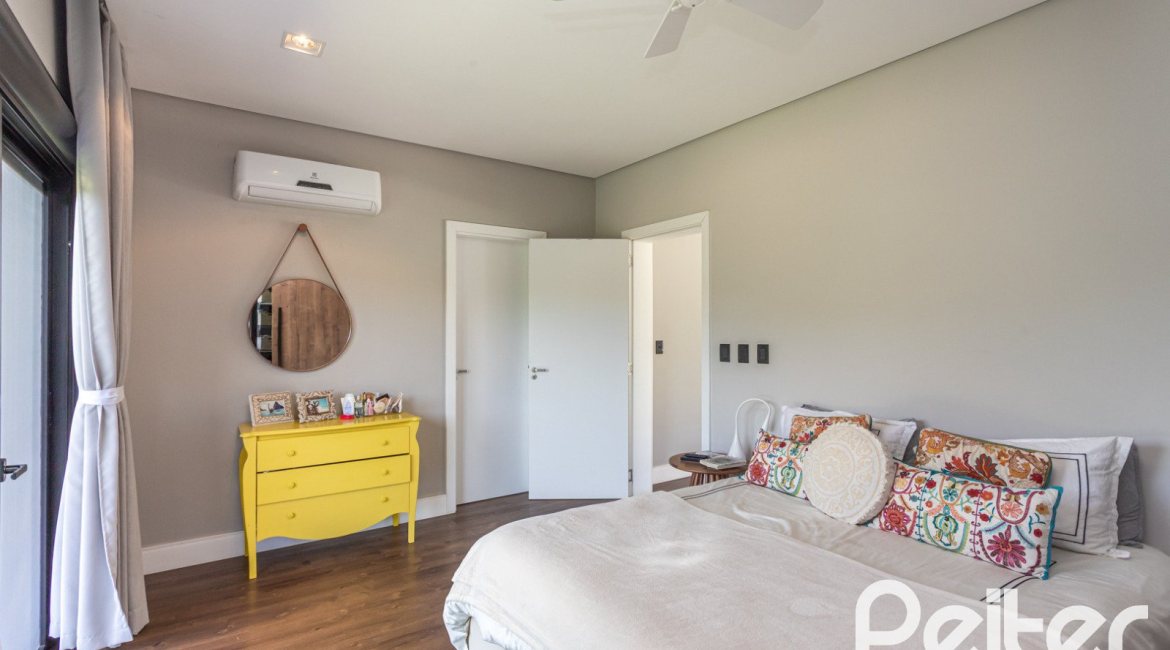 Casa em Condomínio à venda com 300m², 3 dormitórios, 3 suítes, 4 vagas, no bairro Alphaville em PORTO ALEGRE