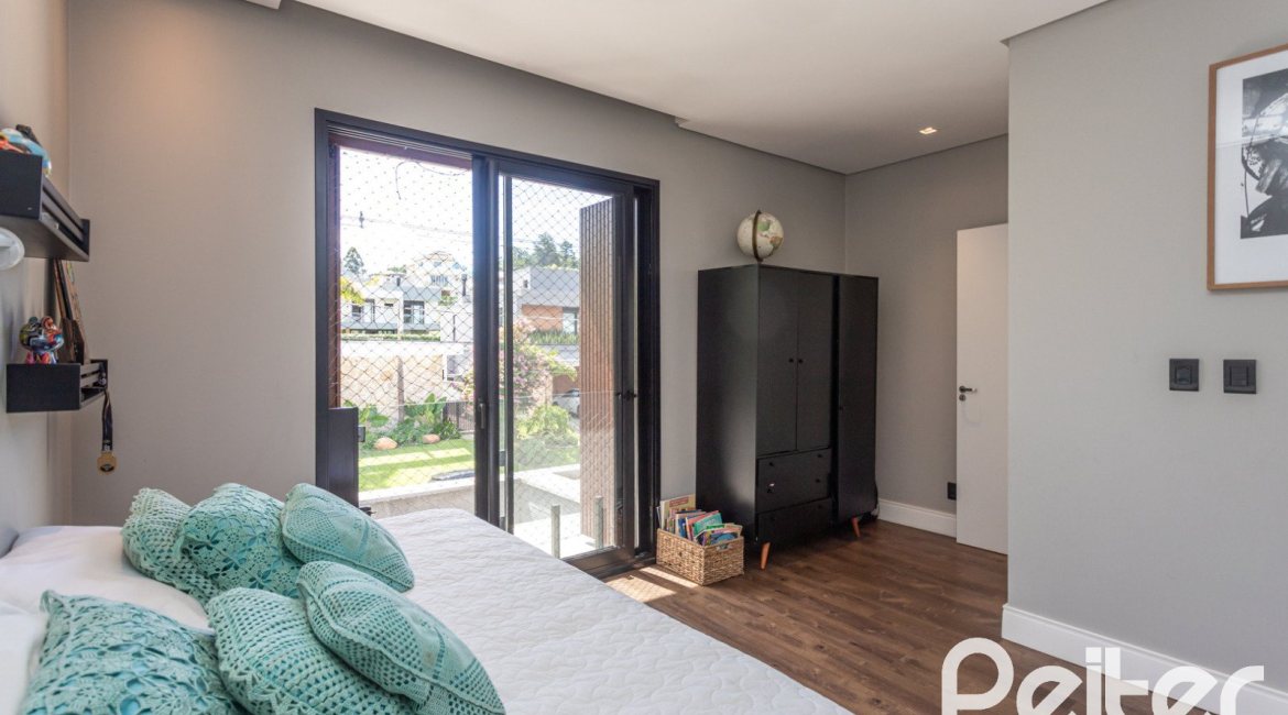 Casa em Condomínio à venda com 300m², 3 dormitórios, 3 suítes, 4 vagas, no bairro Alphaville em PORTO ALEGRE