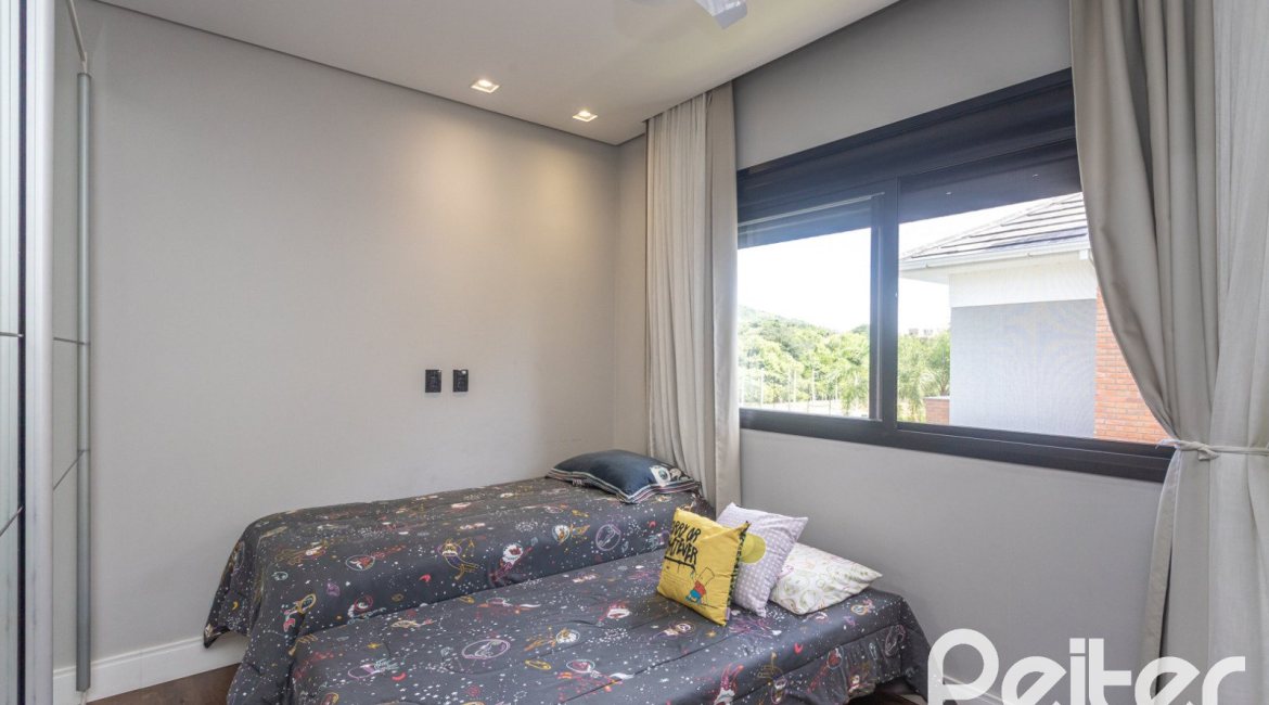 Casa em Condomínio à venda com 300m², 3 dormitórios, 3 suítes, 4 vagas, no bairro Alphaville em PORTO ALEGRE