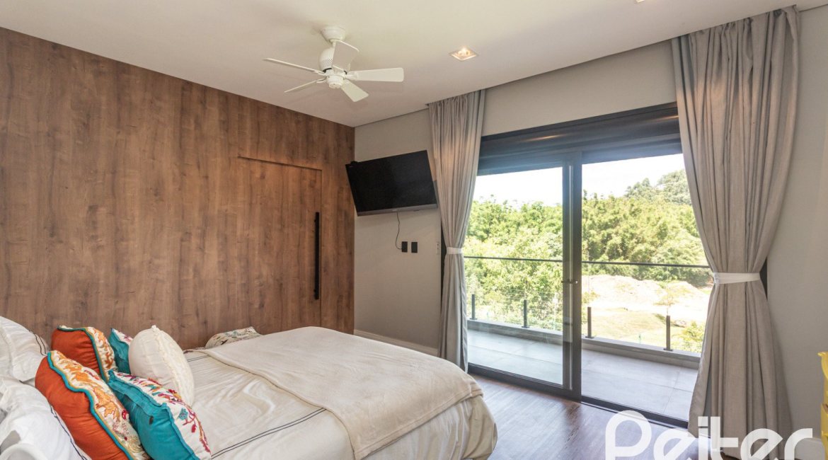 Casa em Condomínio à venda com 300m², 3 dormitórios, 3 suítes, 4 vagas, no bairro Alphaville em PORTO ALEGRE