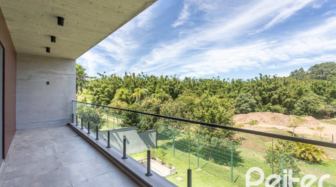 Casa em Condomínio à venda com 300m², 3 dormitórios, 3 suítes, 4 vagas, no bairro Alphaville em PORTO ALEGRE