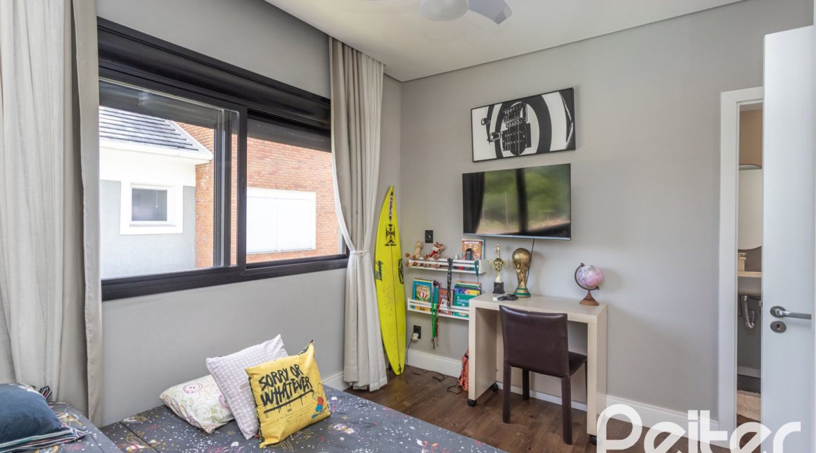 Casa em Condomínio à venda com 300m², 3 dormitórios, 3 suítes, 4 vagas, no bairro Alphaville em PORTO ALEGRE