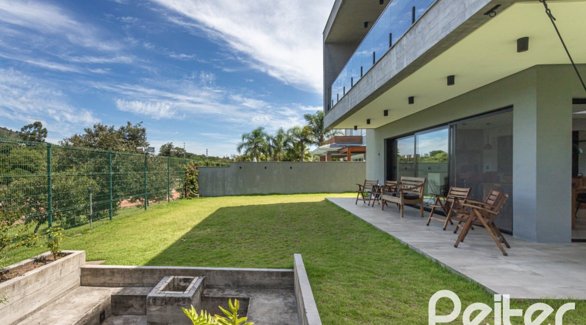 Casa em Condomínio à venda com 300m², 3 dormitórios, 3 suítes, 4 vagas, no bairro Alphaville em PORTO ALEGRE