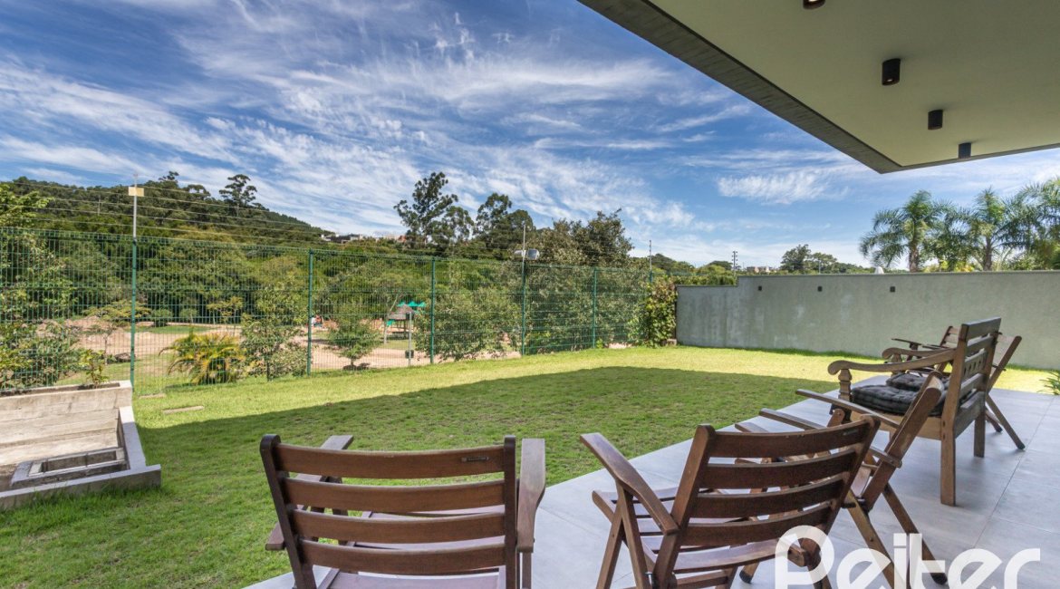 Casa em Condomínio à venda com 300m², 3 dormitórios, 3 suítes, 4 vagas, no bairro Alphaville em PORTO ALEGRE