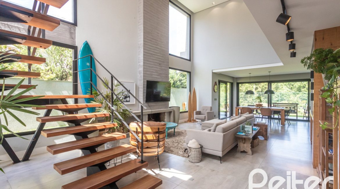 Casa em Condomínio à venda com 300m², 3 dormitórios, 3 suítes, 4 vagas, no bairro Alphaville em PORTO ALEGRE