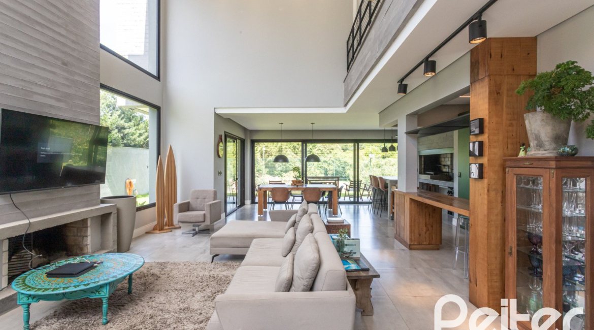 Casa em Condomínio à venda com 300m², 3 dormitórios, 3 suítes, 4 vagas, no bairro Alphaville em PORTO ALEGRE