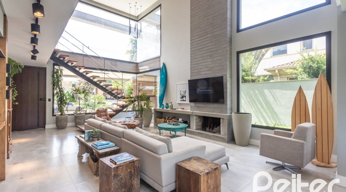 Casa em Condomínio à venda com 300m², 3 dormitórios, 3 suítes, 4 vagas, no bairro Alphaville em PORTO ALEGRE