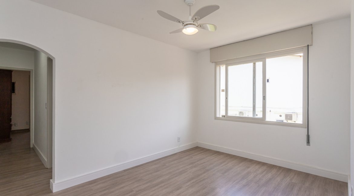 Apartamento à venda com 64m², 2 dormitórios, 1 suíte, 2 vagas, no bairro Camaquã em Porto Alegre