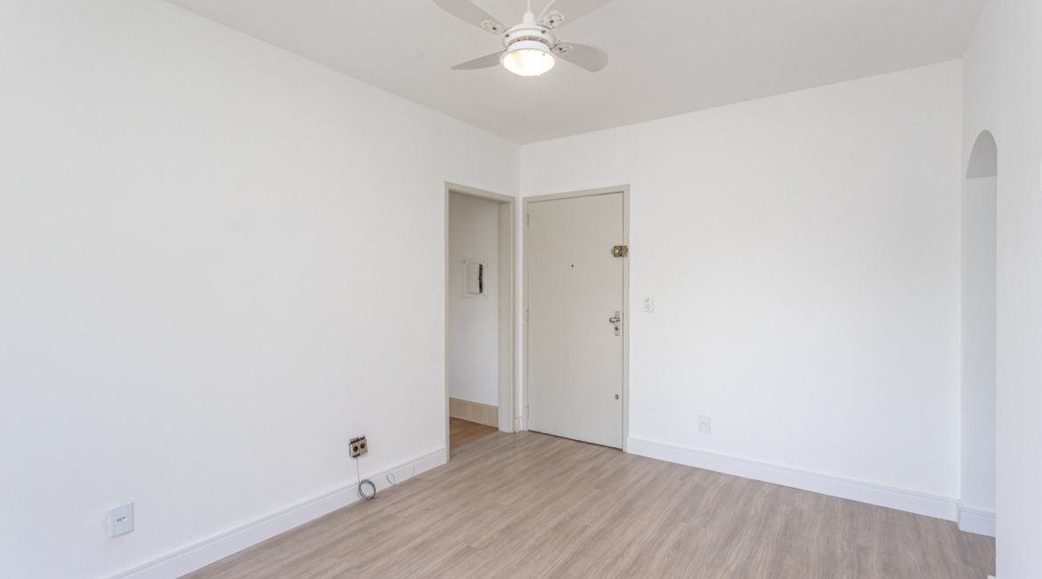 Apartamento à venda com 64m², 2 dormitórios, 1 suíte, 2 vagas, no bairro Camaquã em Porto Alegre