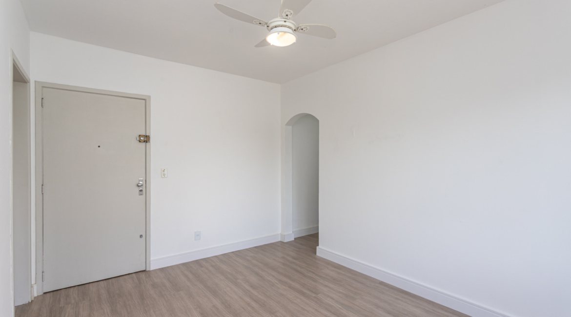 Apartamento à venda com 64m², 2 dormitórios, 1 suíte, 2 vagas, no bairro Camaquã em Porto Alegre