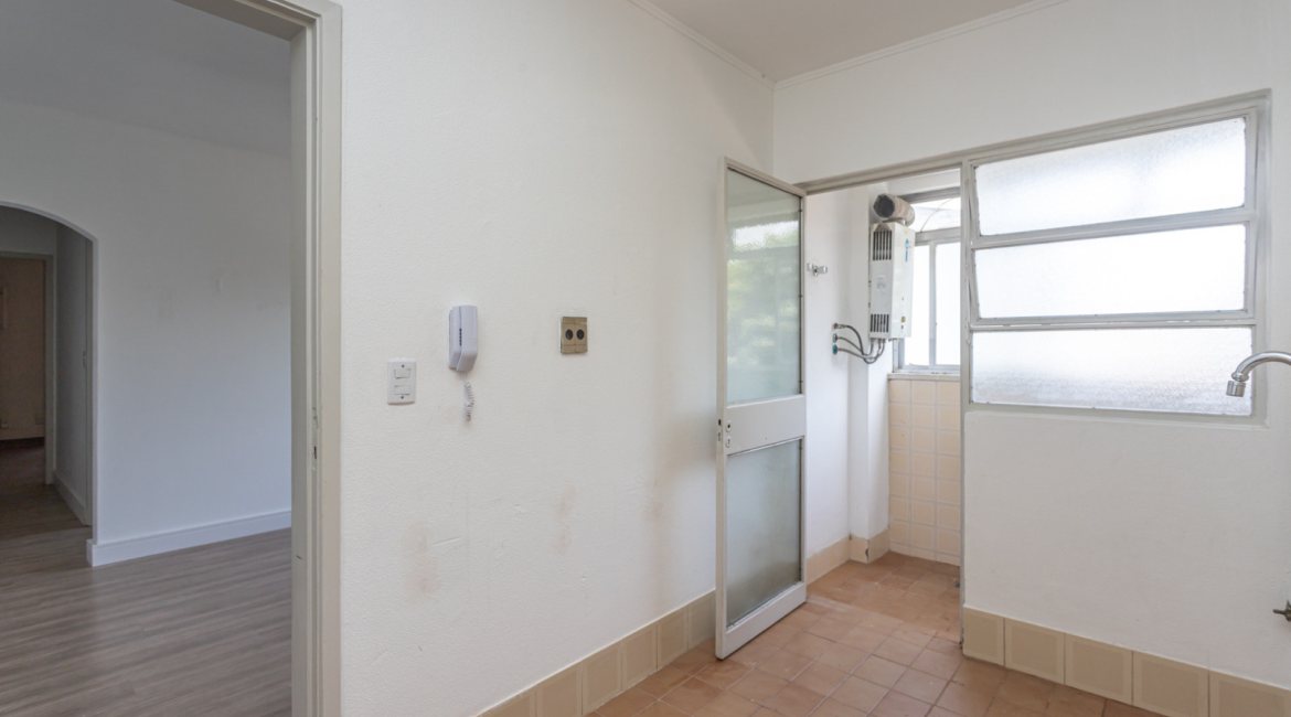 Apartamento à venda com 64m², 2 dormitórios, 1 suíte, 2 vagas, no bairro Camaquã em Porto Alegre