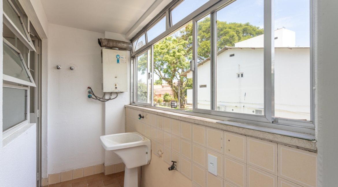 Apartamento à venda com 64m², 2 dormitórios, 1 suíte, 2 vagas, no bairro Camaquã em Porto Alegre
