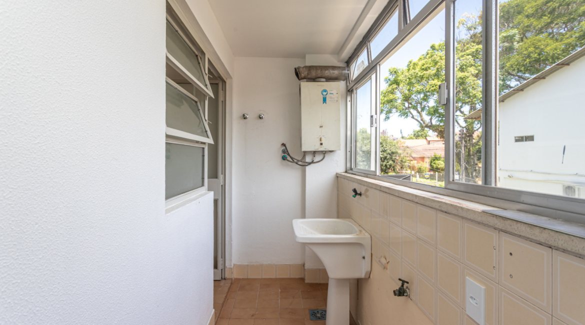 Apartamento à venda com 64m², 2 dormitórios, 1 suíte, 2 vagas, no bairro Camaquã em Porto Alegre