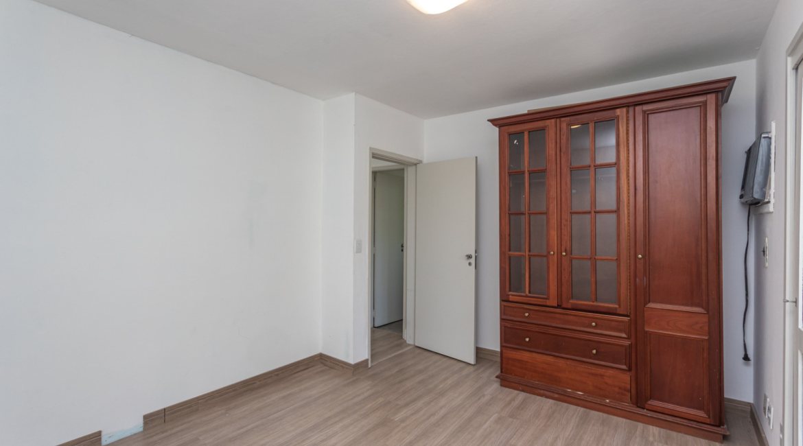 Apartamento à venda com 64m², 2 dormitórios, 1 suíte, 2 vagas, no bairro Camaquã em Porto Alegre