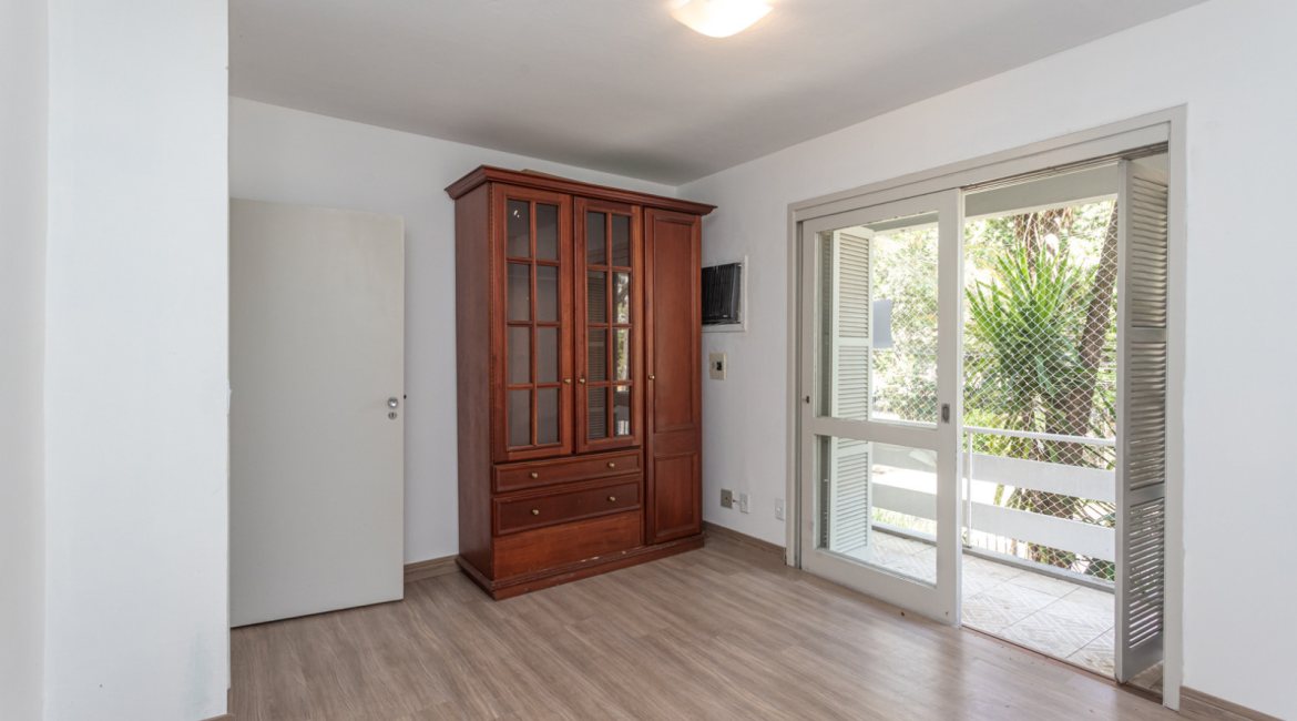 Apartamento à venda com 64m², 2 dormitórios, 1 suíte, 2 vagas, no bairro Camaquã em Porto Alegre