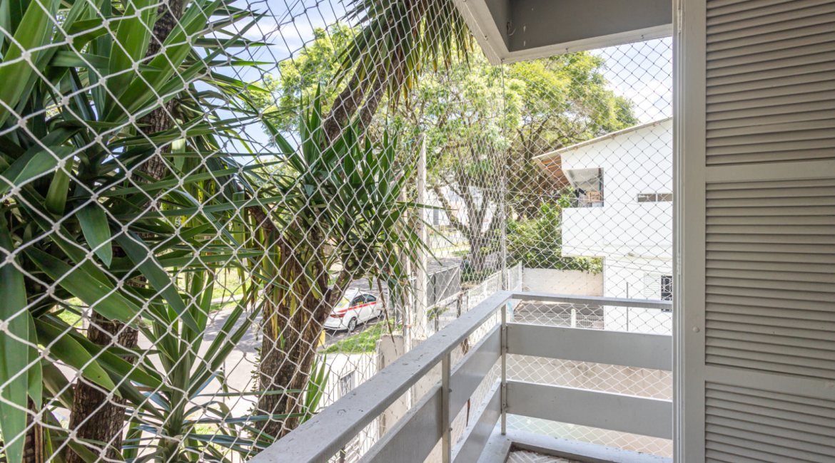 Apartamento à venda com 64m², 2 dormitórios, 1 suíte, 2 vagas, no bairro Camaquã em Porto Alegre