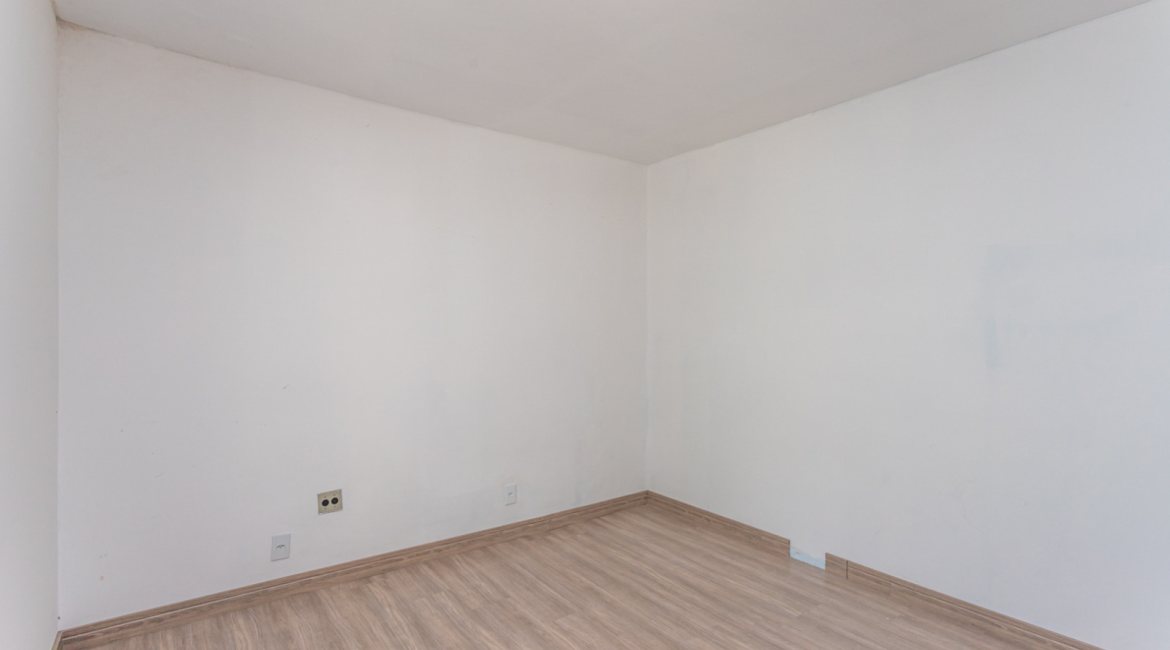 Apartamento à venda com 64m², 2 dormitórios, 1 suíte, 2 vagas, no bairro Camaquã em Porto Alegre