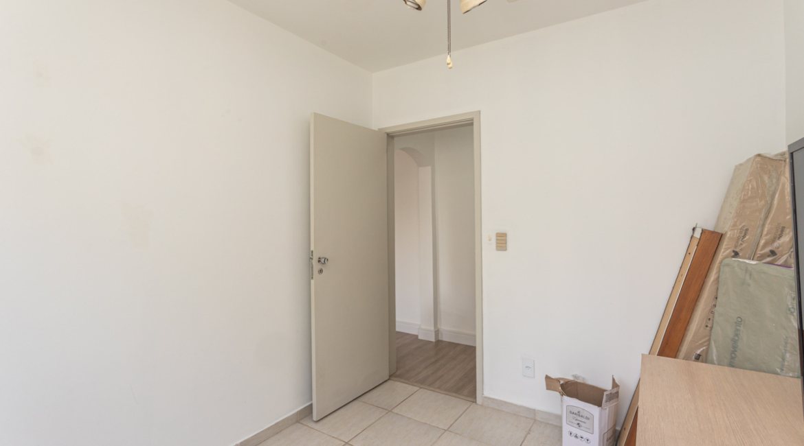 Apartamento à venda com 64m², 2 dormitórios, 1 suíte, 2 vagas, no bairro Camaquã em Porto Alegre