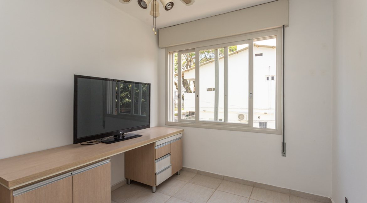 Apartamento à venda com 64m², 2 dormitórios, 1 suíte, 2 vagas, no bairro Camaquã em Porto Alegre