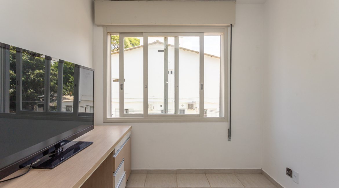 Apartamento à venda com 64m², 2 dormitórios, 1 suíte, 2 vagas, no bairro Camaquã em Porto Alegre