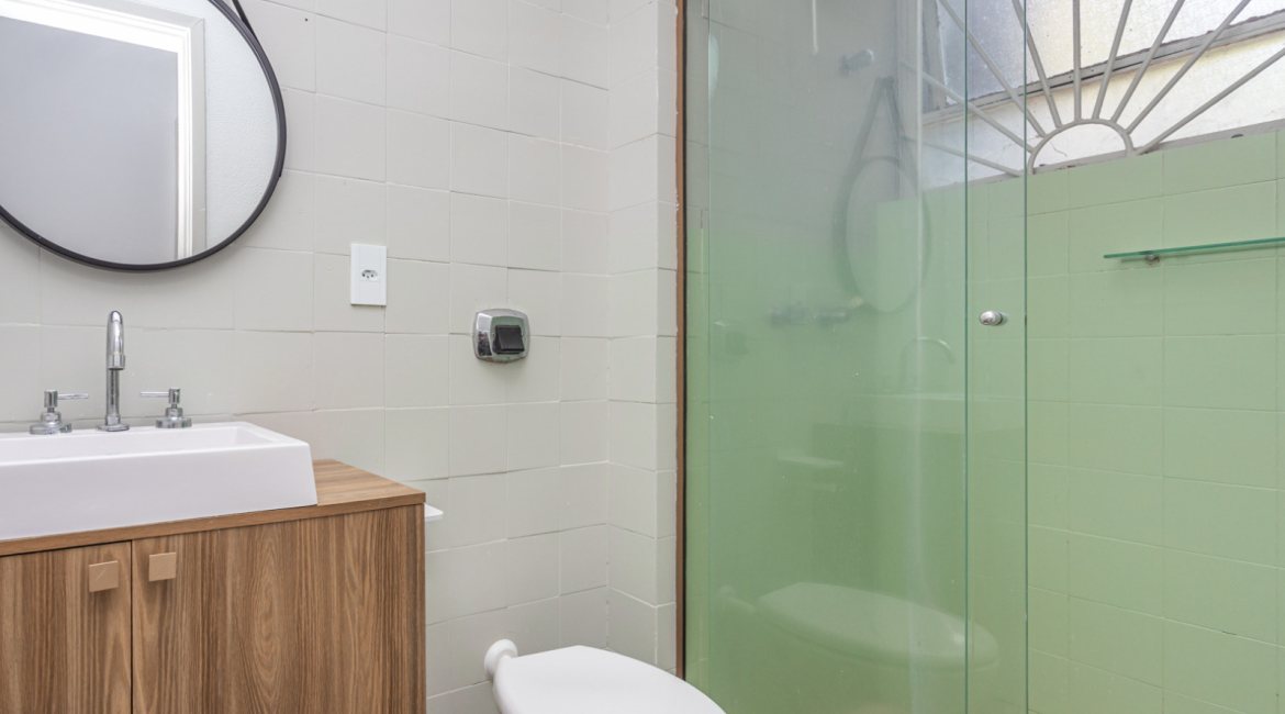 Apartamento à venda com 64m², 2 dormitórios, 1 suíte, 2 vagas, no bairro Camaquã em Porto Alegre