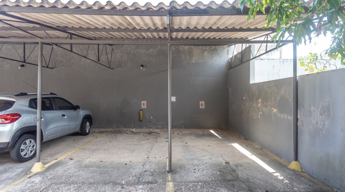 Apartamento à venda com 64m², 2 dormitórios, 1 suíte, 2 vagas, no bairro Camaquã em Porto Alegre