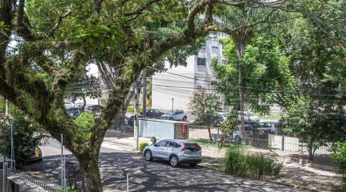 Apartamento à venda com 64m², 2 dormitórios, 1 suíte, 2 vagas, no bairro Camaquã em Porto Alegre
