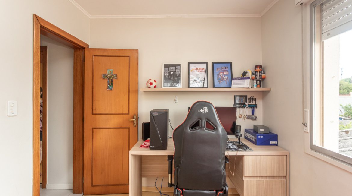 Apartamento à venda com 75m², 2 dormitórios, no bairro Cristal em Porto Alegre