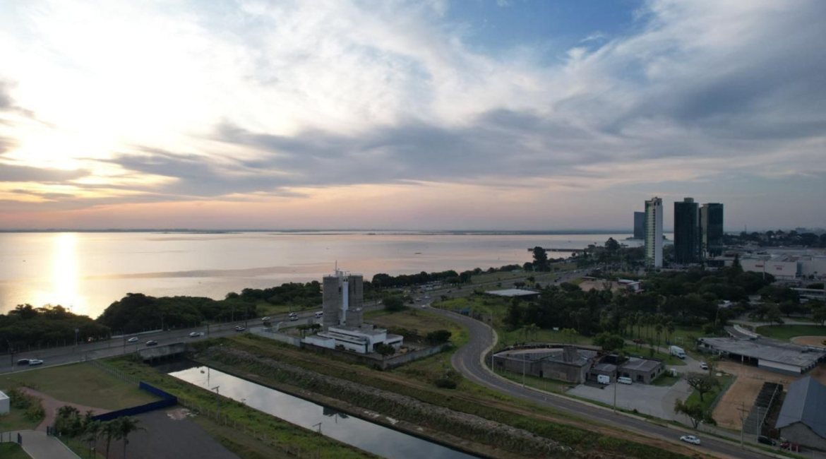 Apartamento à venda com 176m², 4 dormitórios, 4 suítes, 3 vagas, no bairro Cristal em Porto Alegre