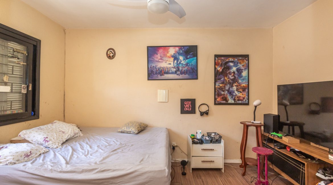 Casa à venda com 174m², 3 dormitórios, 1 suíte, 2 vagas, no bairro Cristal em Porto Alegre