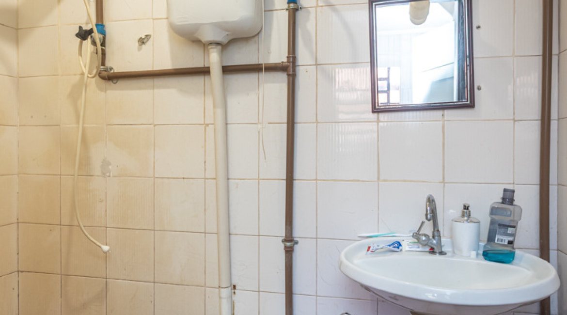 Casa à venda com 174m², 3 dormitórios, 1 suíte, 2 vagas, no bairro Cristal em Porto Alegre