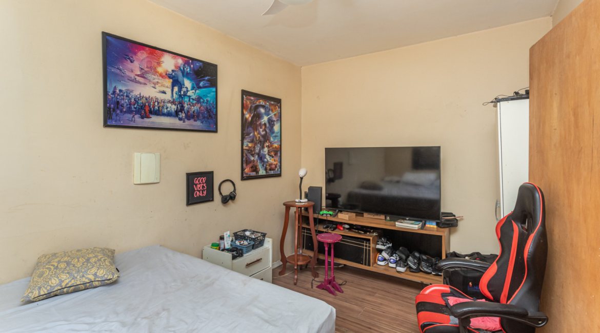 Casa à venda com 174m², 3 dormitórios, 1 suíte, 2 vagas, no bairro Cristal em Porto Alegre