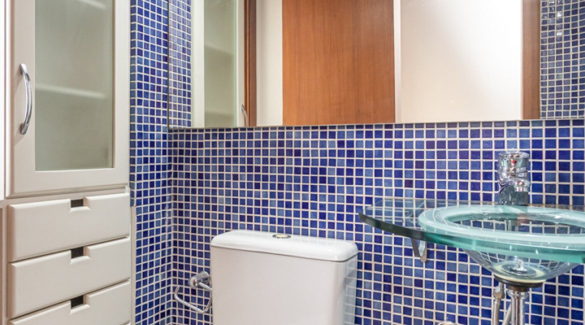 Casa à venda com 283m², 4 dormitórios, 2 suítes, 2 vagas, no bairro Vila Assunção em Porto Alegre