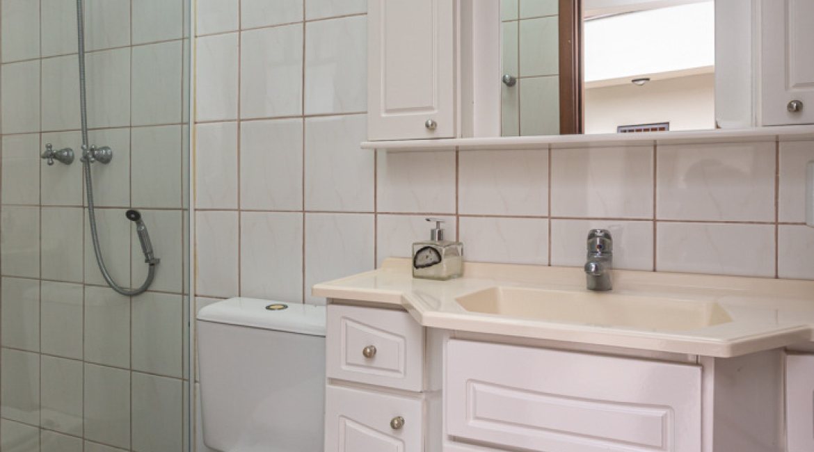 Casa à venda com 283m², 4 dormitórios, 2 suítes, 2 vagas, no bairro Vila Assunção em Porto Alegre