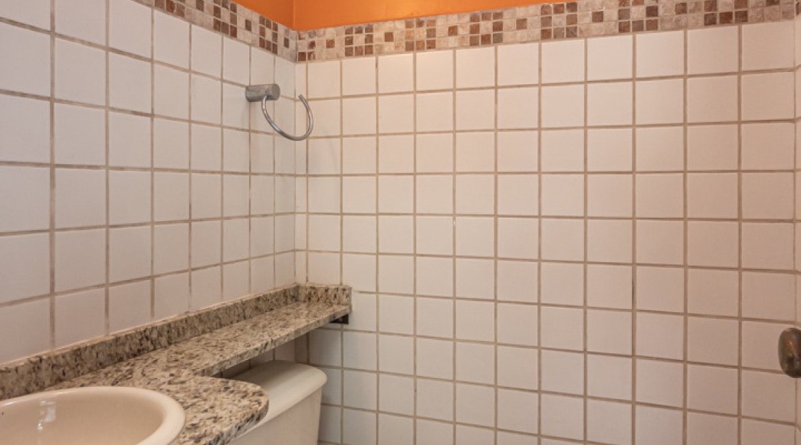 Casa à venda com 283m², 4 dormitórios, 2 suítes, 2 vagas, no bairro Vila Assunção em Porto Alegre