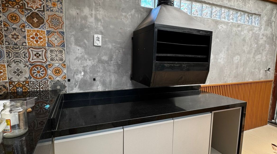 Casa à venda com 102m², 3 dormitórios, 2 vagas, no bairro Hípica em Porto Alegre