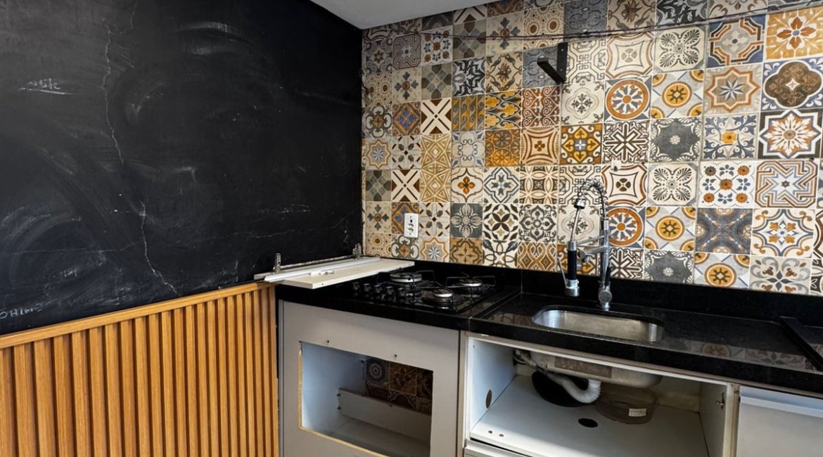 Casa à venda com 102m², 3 dormitórios, 2 vagas, no bairro Hípica em Porto Alegre