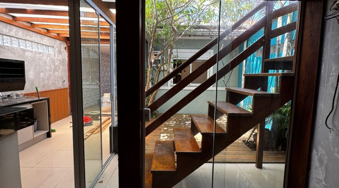 Casa à venda com 102m², 3 dormitórios, 2 vagas, no bairro Hípica em Porto Alegre