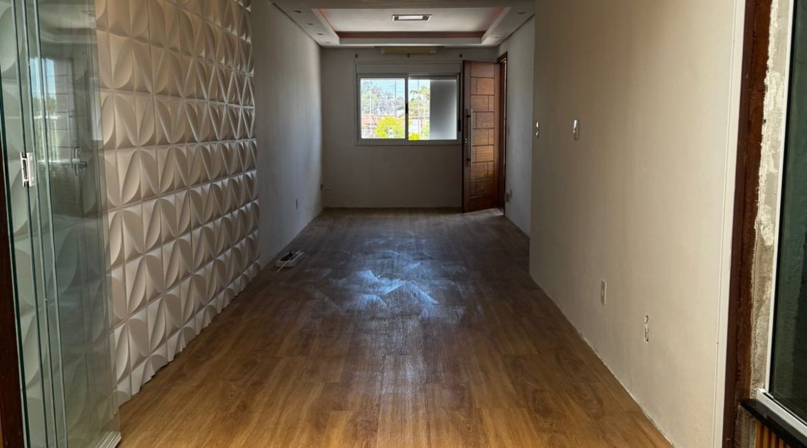 Casa à venda com 102m², 3 dormitórios, 2 vagas, no bairro Hípica em Porto Alegre