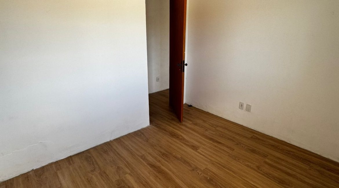 Casa à venda com 102m², 3 dormitórios, 2 vagas, no bairro Hípica em Porto Alegre