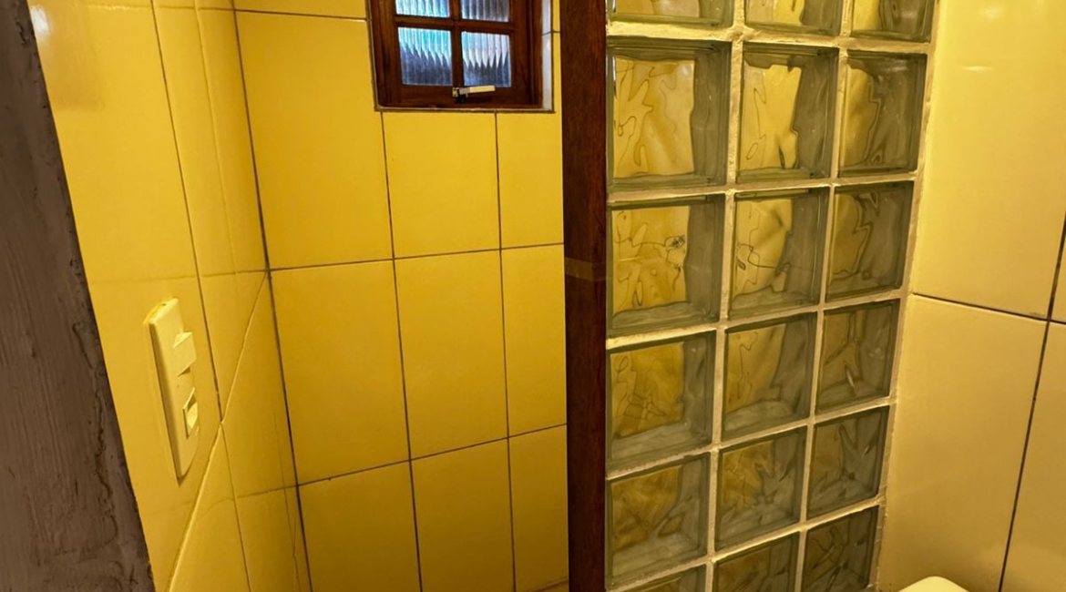 Casa à venda com 102m², 3 dormitórios, 2 vagas, no bairro Hípica em Porto Alegre