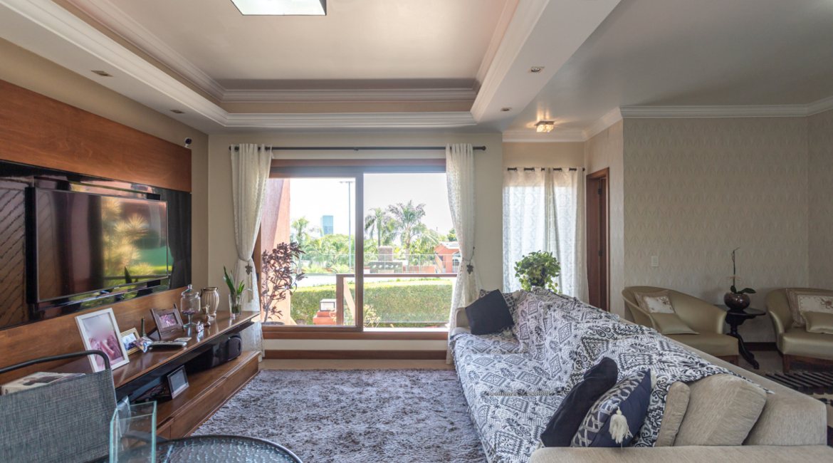 Casa em Condomínio à venda com 385m², 3 dormitórios, 1 suíte, 2 vagas, no bairro Cristal em Porto Alegre