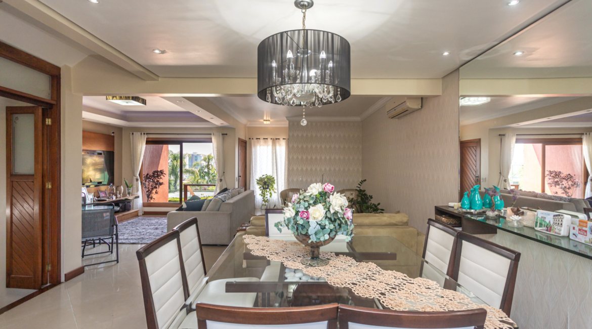 Casa em Condomínio à venda com 385m², 3 dormitórios, 1 suíte, 2 vagas, no bairro Cristal em Porto Alegre