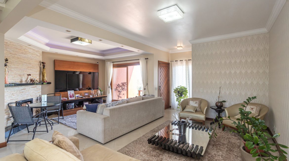 Casa em Condomínio à venda com 385m², 3 dormitórios, 1 suíte, 2 vagas, no bairro Cristal em Porto Alegre