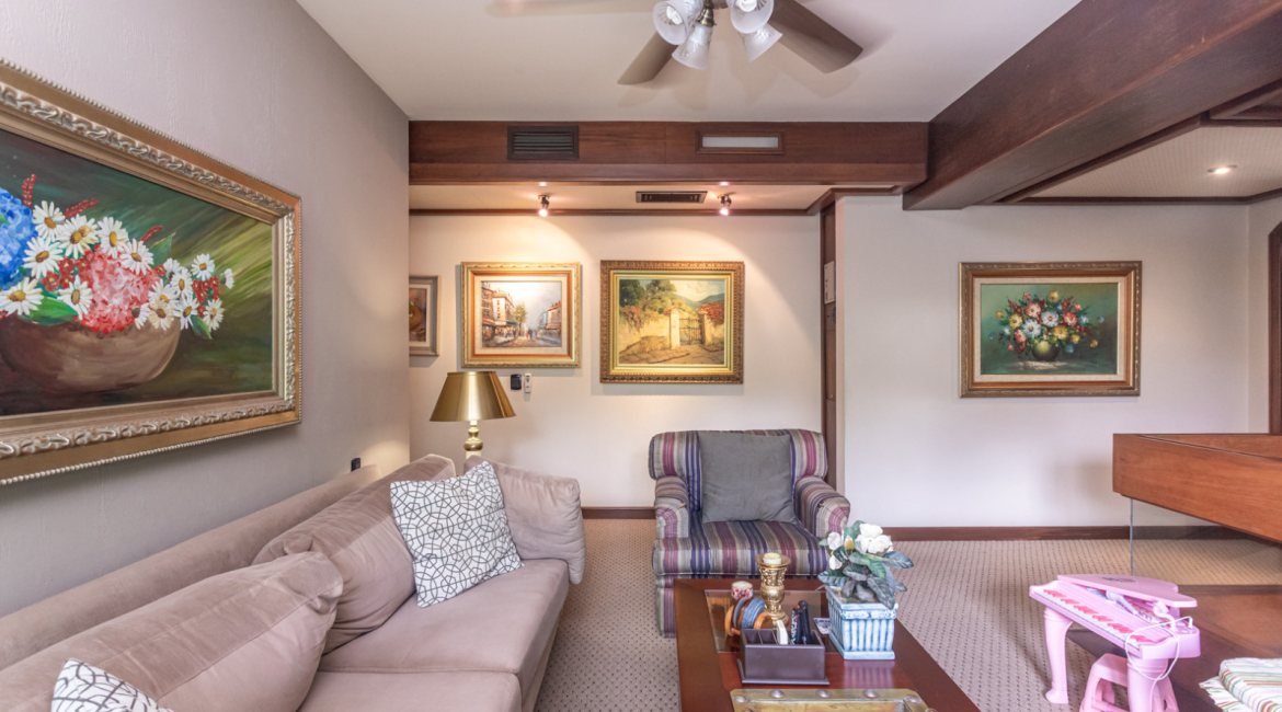 Casa em Condomínio à venda com 498m², 3 dormitórios, 1 suíte, 6 vagas, no bairro Cavalhada em PORTO ALEGRE