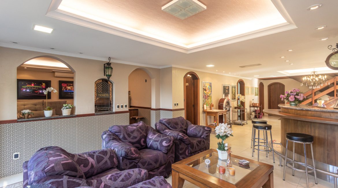 Casa em Condomínio à venda com 498m², 3 dormitórios, 1 suíte, 6 vagas, no bairro Cavalhada em PORTO ALEGRE