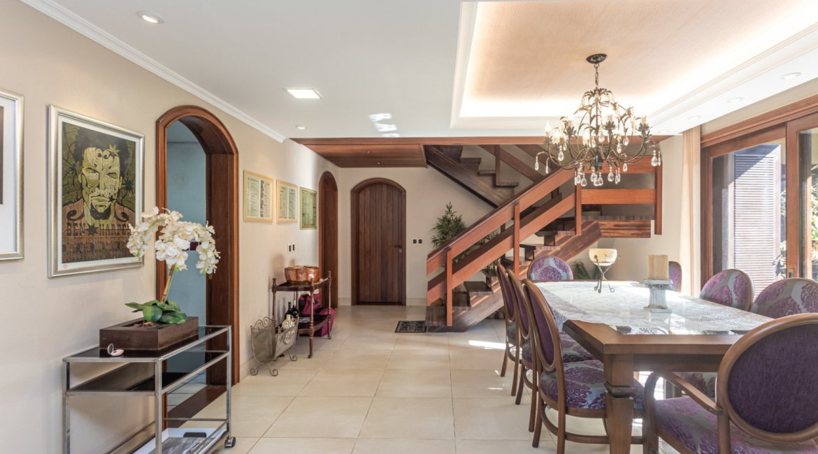 Casa em Condomínio à venda com 498m², 3 dormitórios, 1 suíte, 6 vagas, no bairro Cavalhada em PORTO ALEGRE