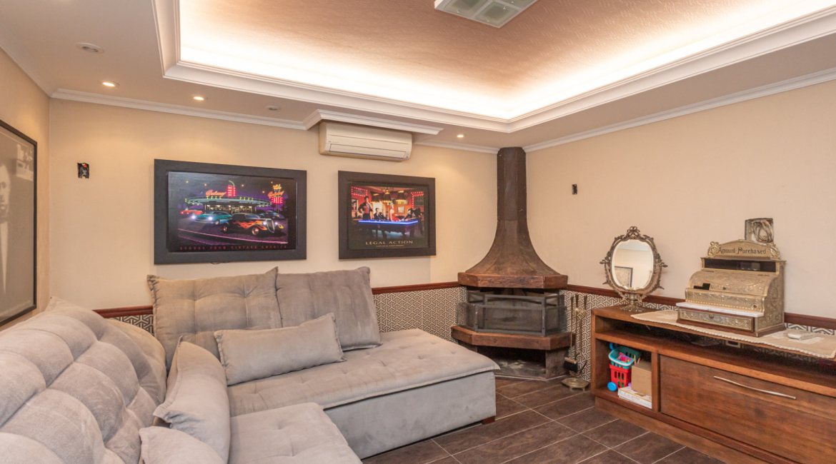 Casa em Condomínio à venda com 498m², 3 dormitórios, 1 suíte, 6 vagas, no bairro Cavalhada em PORTO ALEGRE