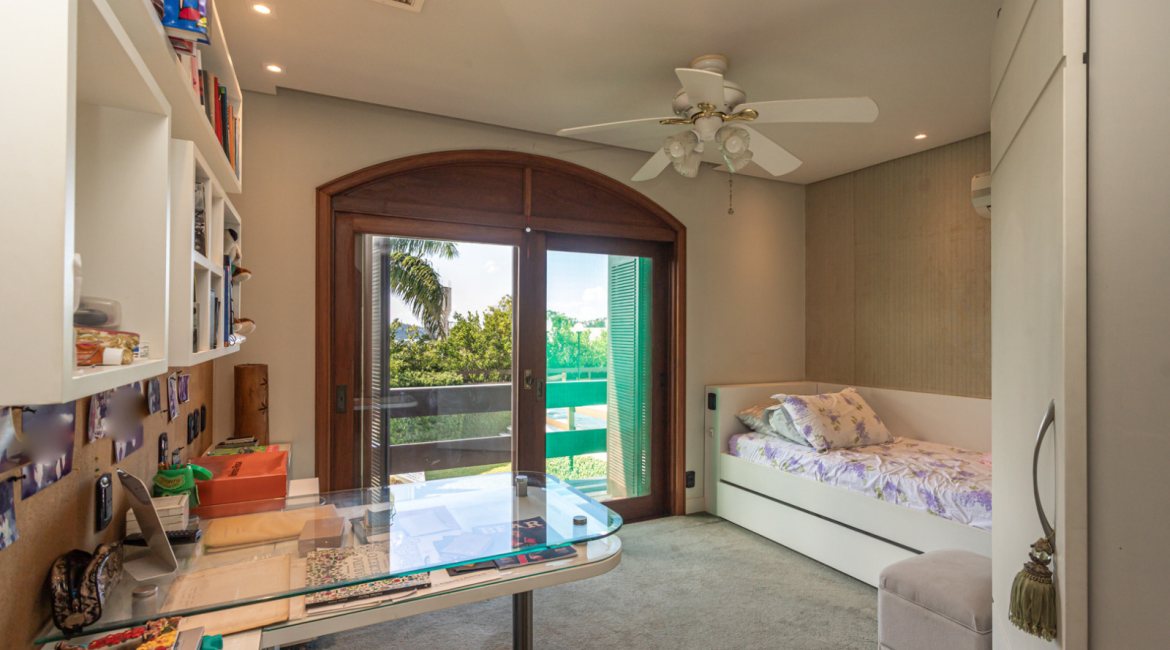 Casa em Condomínio à venda com 498m², 3 dormitórios, 1 suíte, 6 vagas, no bairro Cavalhada em PORTO ALEGRE